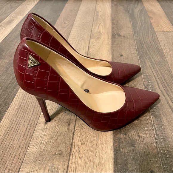 🚫SOLD🚫GUESS Heels - Picture 11 of 16